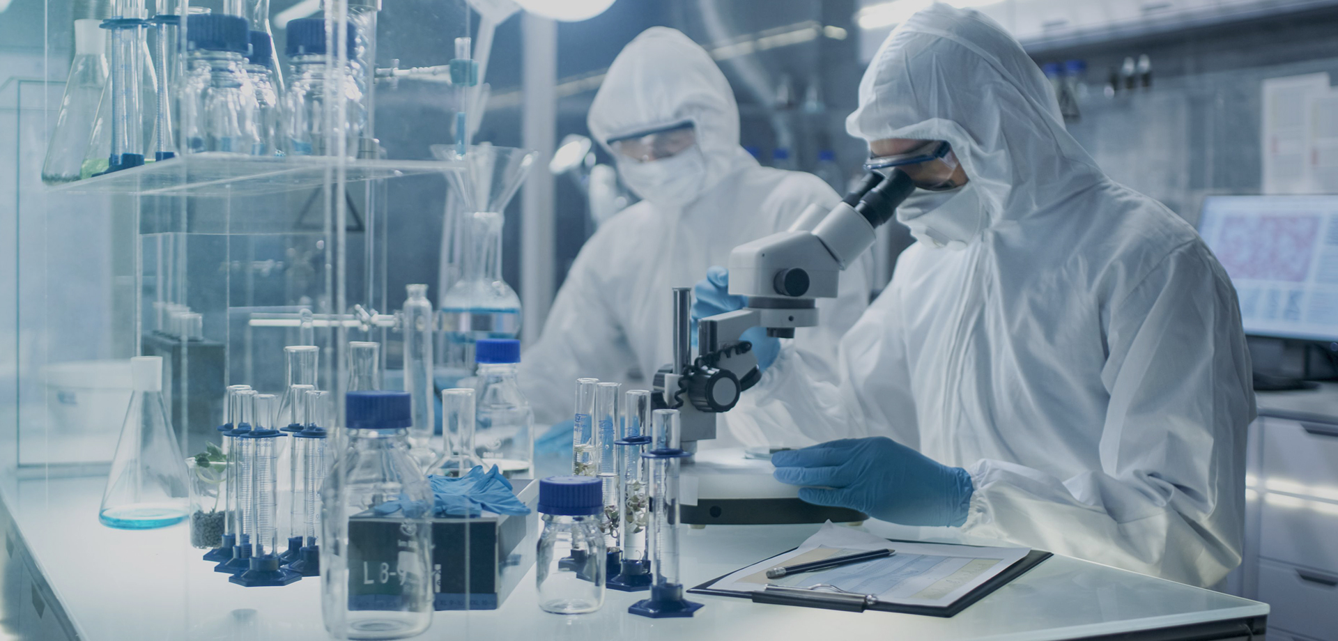 DEVOTES TO MANUFACTURING PHARMACEUTICAL INTERMEDIATES </br>AND CHEMICAL RAW MATERIALS.